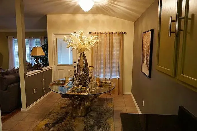 141 Trinity Dr — Photo 4
