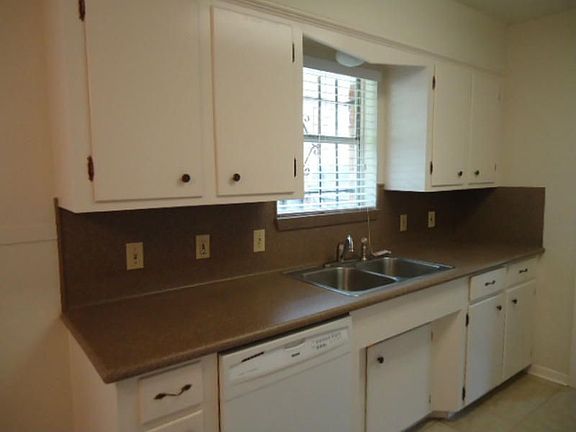 2nd image of 4605 Gayle Dr