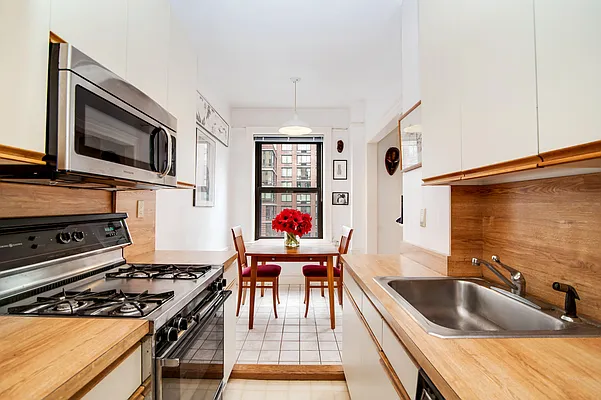 Sold by Compass | media 3