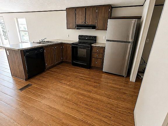 2nd image of 519 Lyman Ave