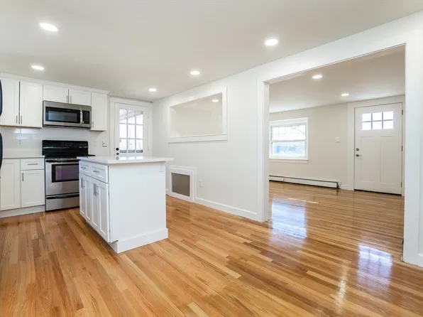 13 Cedar St, North Chelmsford, MA 01863