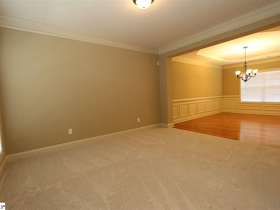 4th image of 204 Wild Meadow Dr