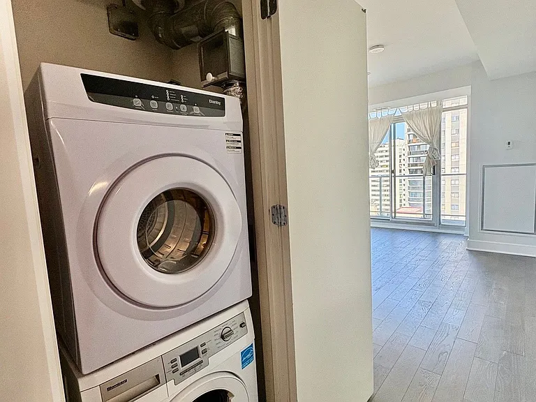 255 Bay St #3 — Photo 28