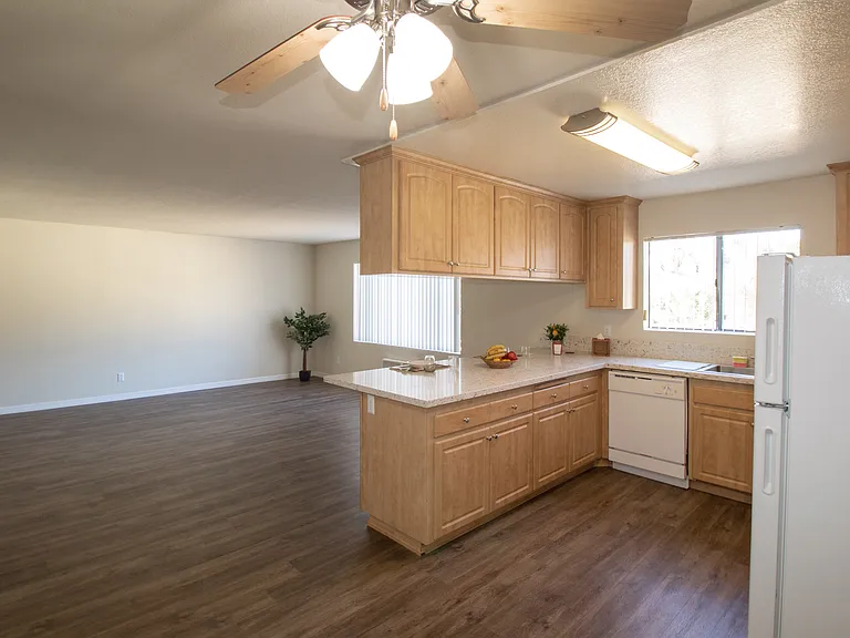 Gold Coast Apartments — Photo 58