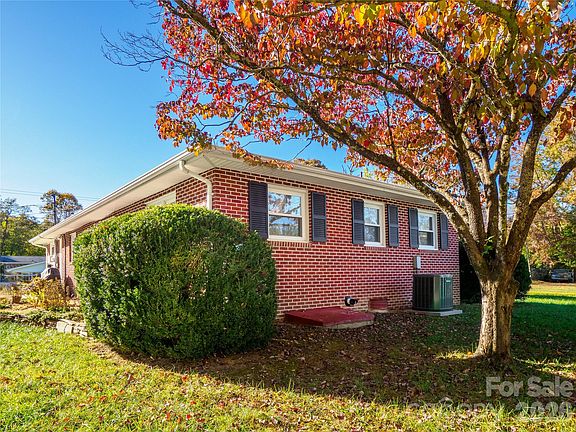 3rd image of 203 Oak Grove Rd