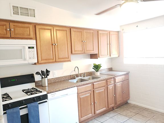 2nd image of 1442 W Kilburn St #2