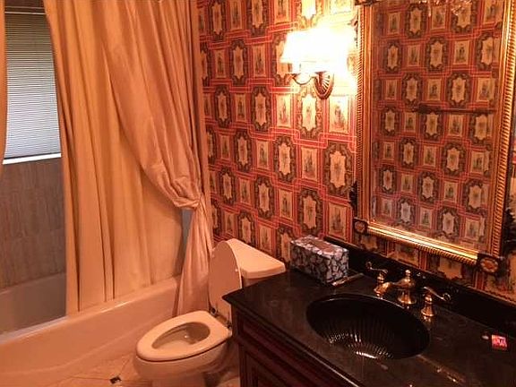 5th image of 2260 NE 53rd St