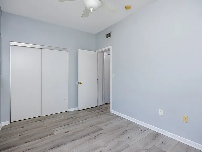 1220 W 27th St — Photo 31