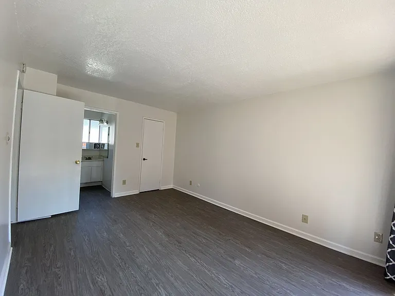 I & 23rd Townhomes — Photo 12