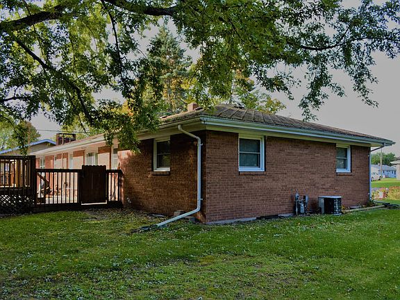 3rd image of 4361 Carpet St