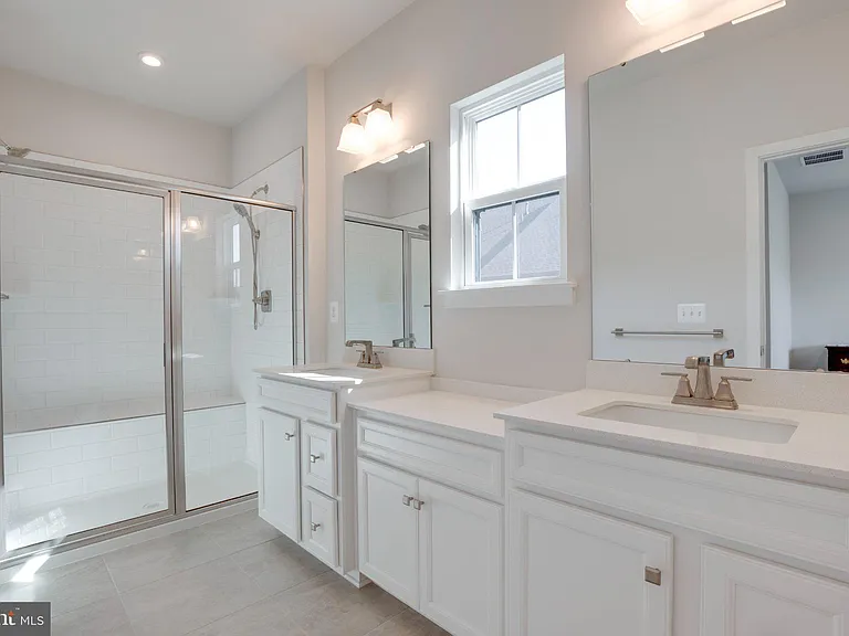 4468 Sulford Ter — Photo 37