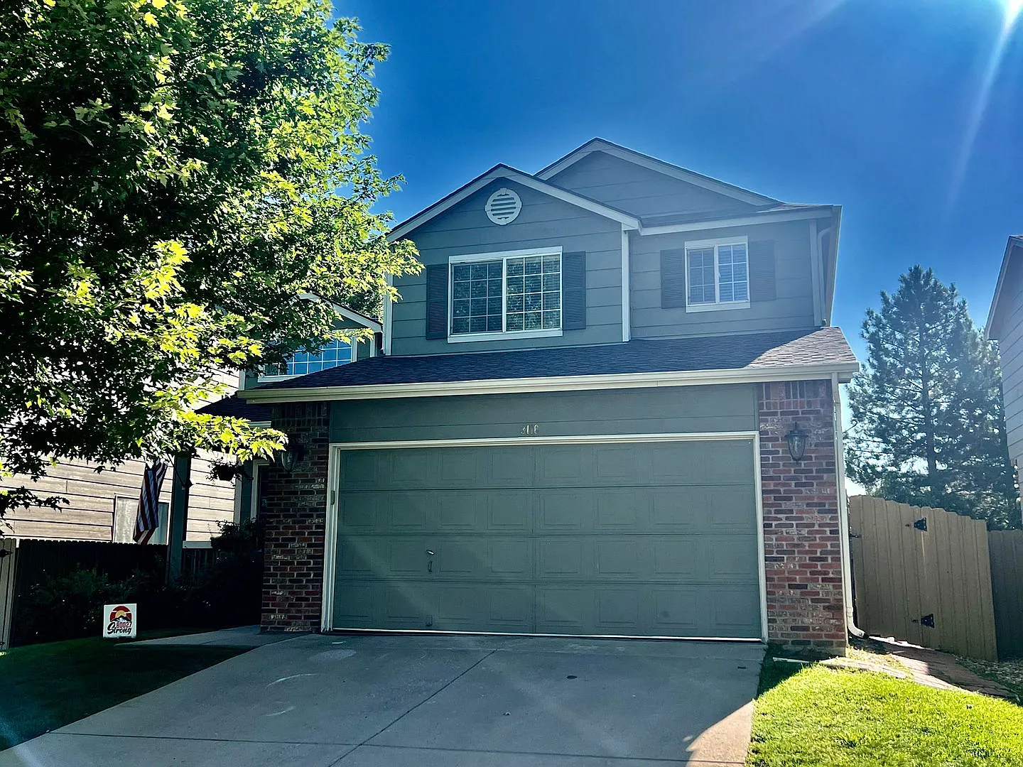 Big, Charming 4 Bedroom 2.5 Bathroom In Rock Creek! Available Now! — Photo 1