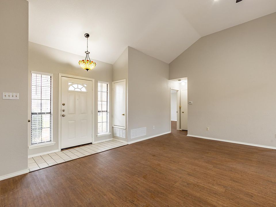 1st image of 709 Quail Hollow Dr