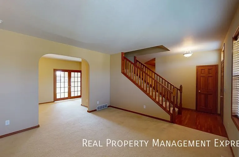 305 E Pine Lake Dr — Photo 8