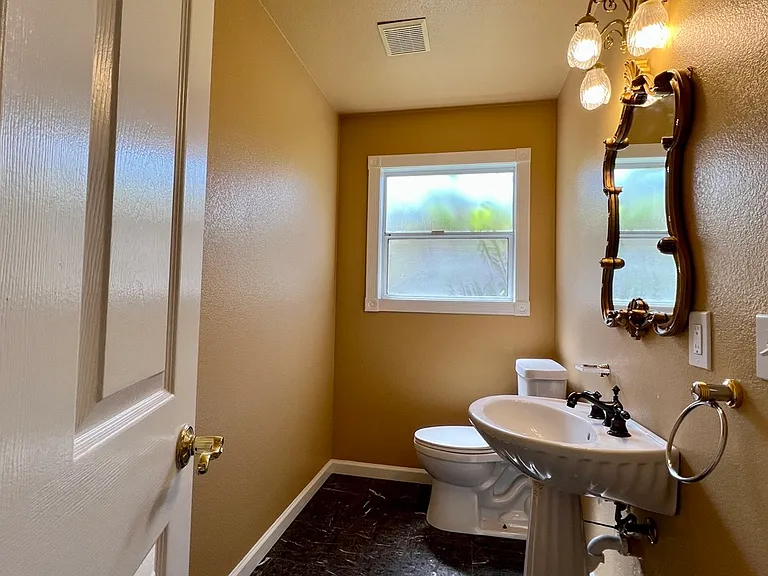 10530 Rampart Ave — Photo 12