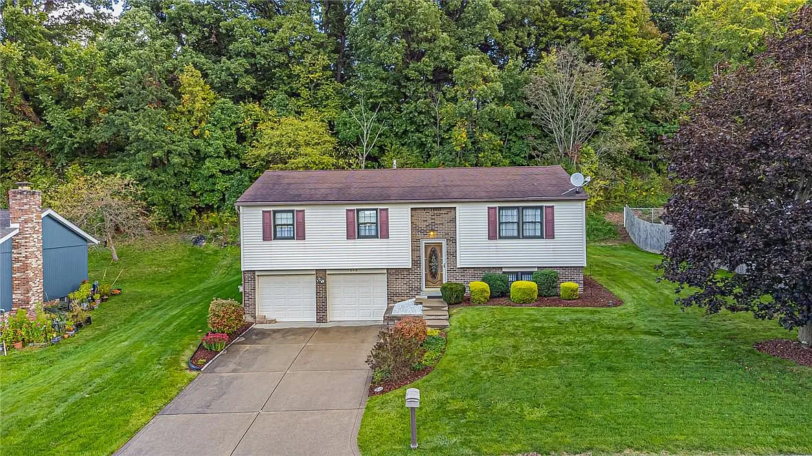 1648 Harvest Hill Dr photo 1