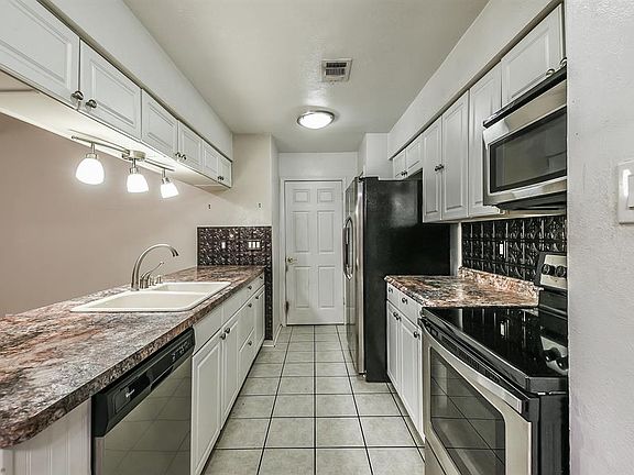 4th image of 3702 Clover Ln