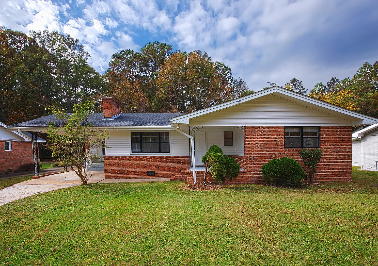 Charming House in Smithfield — Photo 1