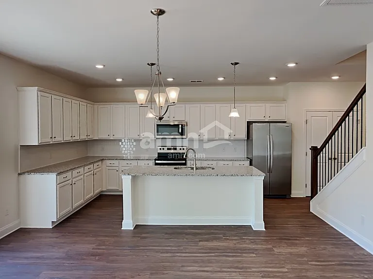1105 Amberly Way — Photo 3