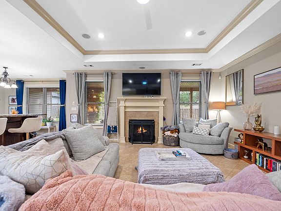 4th image of 153 Fox Chase Cir