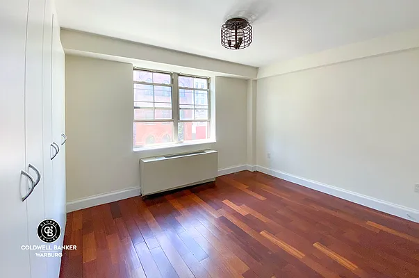 Rented by Coldwell Banker Warburg | media 21