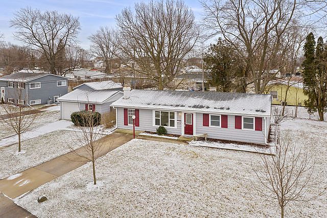 1st image of 3 Crestwood Ct