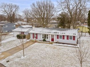 3 Crestwood Ct, Montgomery, IL 60538