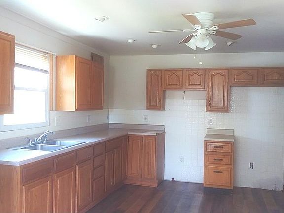 3rd image of 1215 Carman St