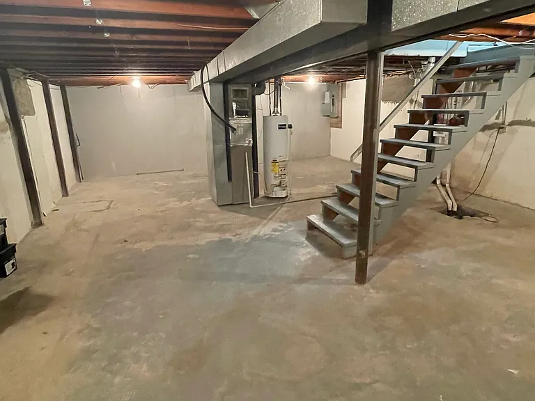 409 W Walnut St #B — Photo 8