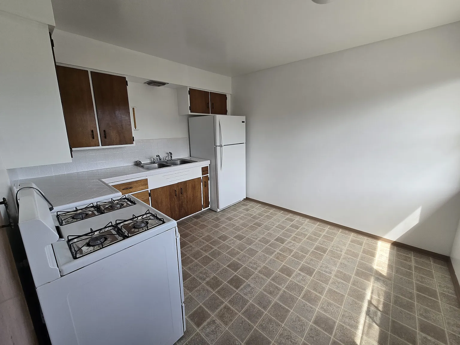 2 bed, $1,450 — Photo 3
