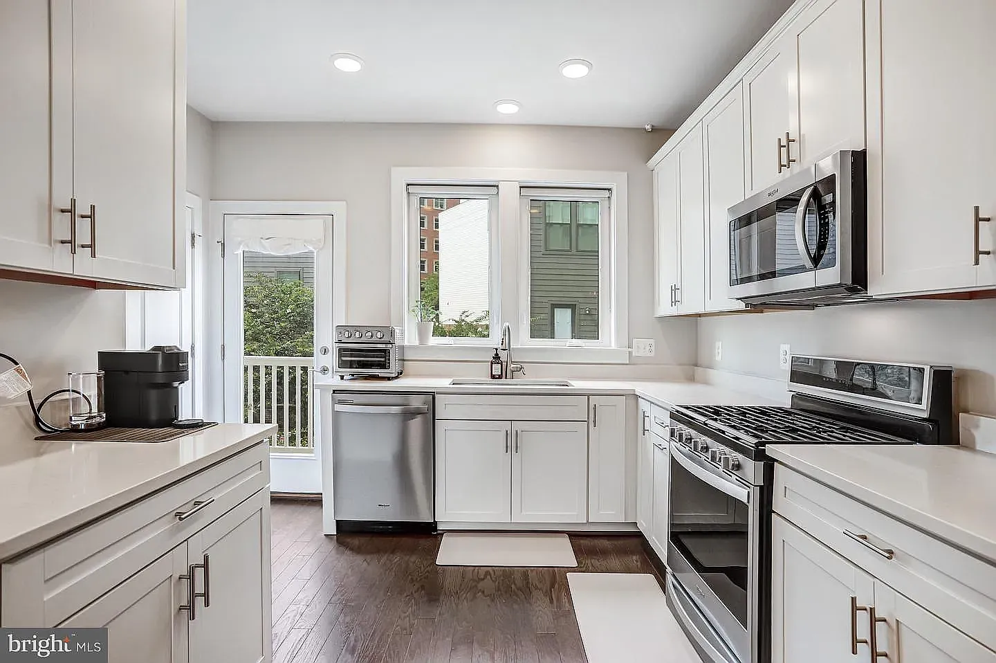 3 bed, 3.5 bath, 1888 sqft, $3,395 — Photo 4