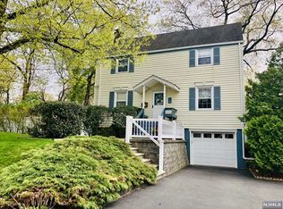 120 Lincoln Pl, Waldwick, NJ 07463