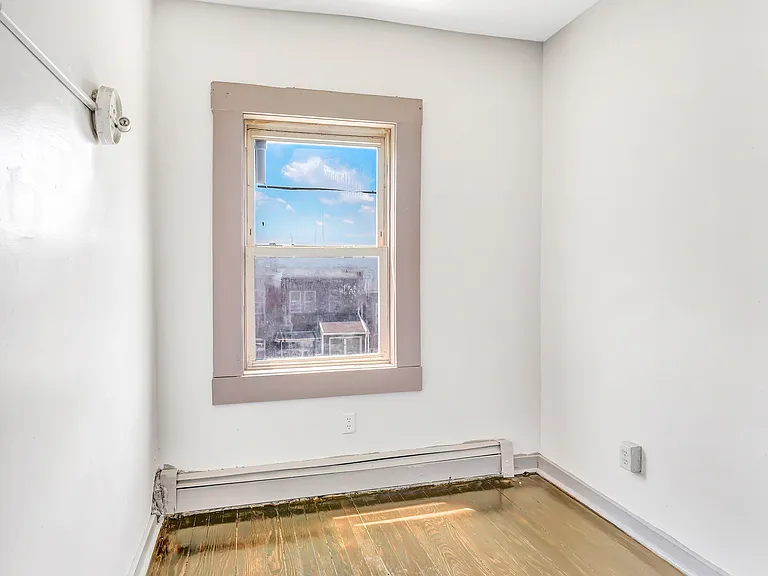 108 Ives St — Photo 5