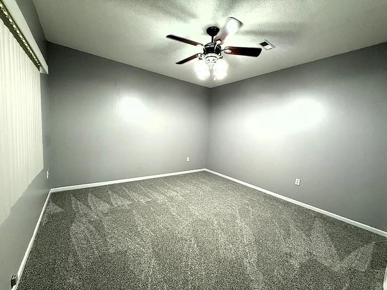 3147 S Gordon Ave — Photo 15