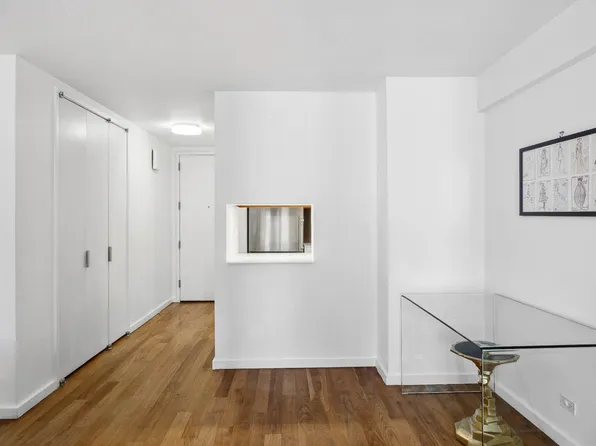 515 East 72nd Street image 6 of 29