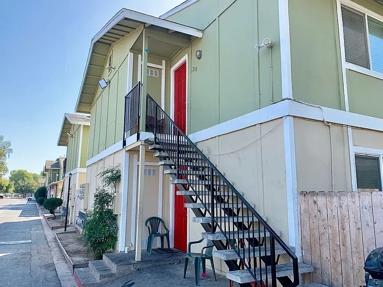 3328 N Marks Ave — Photo 1