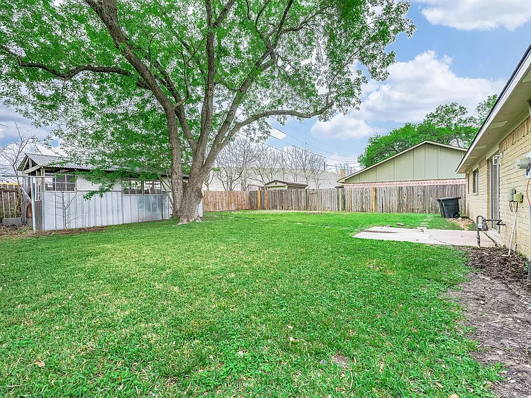 3610 Brier Gardens Dr — Photo 21