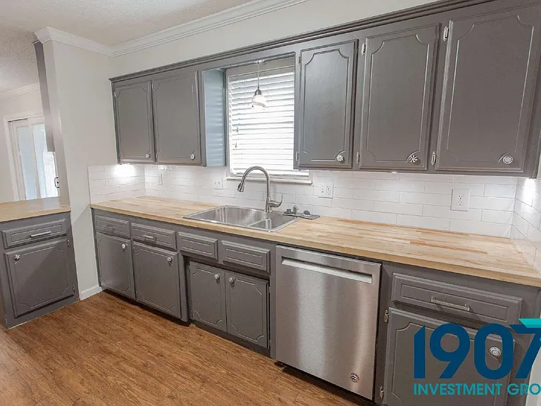 1201 Kings Ct — Photo 13