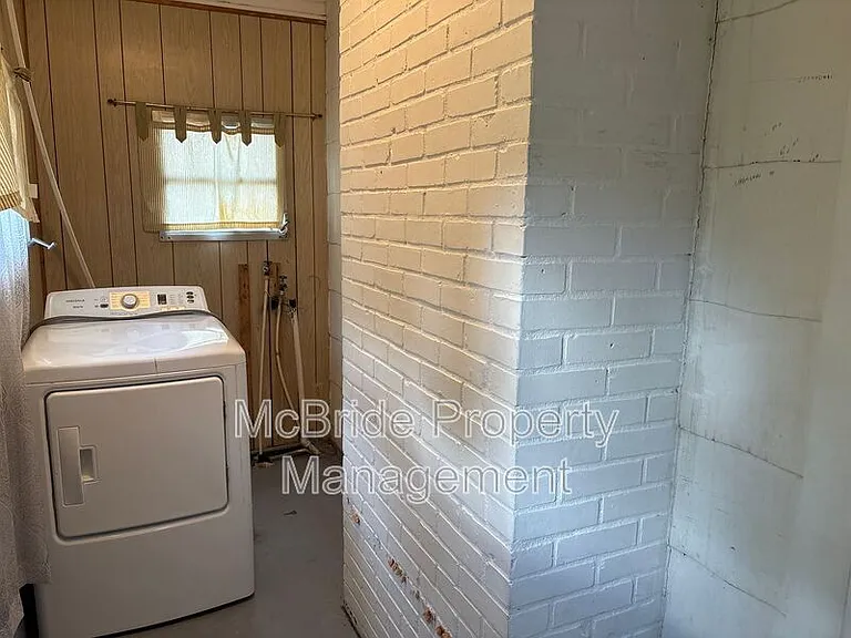 1719 Kissingbower Rd — Photo 10