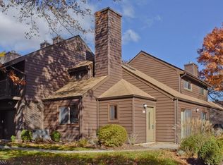 2B Yacenda Dr, Morris Plains, NJ 07950