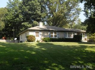 2142 Hill Crest Dr, Highland, IL