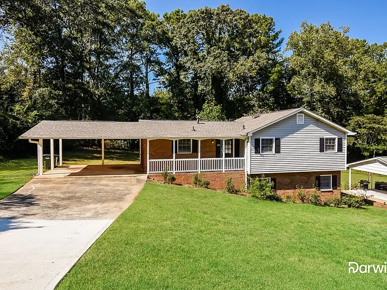 3201 Glendale Dr — Photo 1