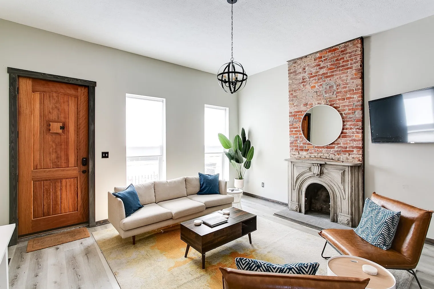 3 bed, 2.0 bath, 1743 sqft, $5,143 — Photo 1