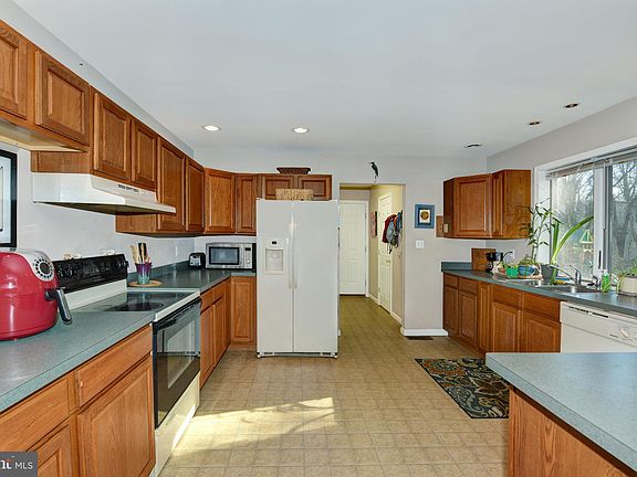 5th image of 21357 Belair Ave