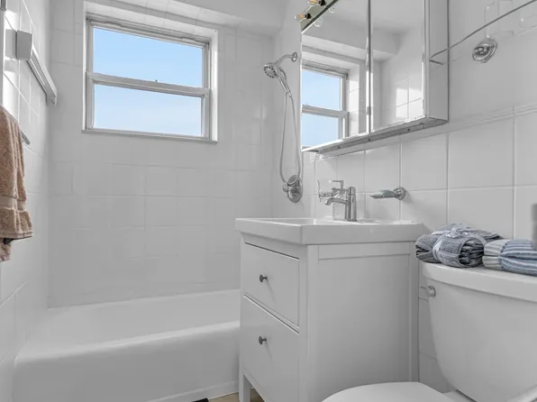 5800 Arlington Avenue image 13 of 15