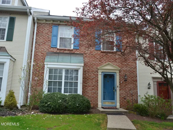 8 Sun Beau Court, Tinton Falls, NJ 07724