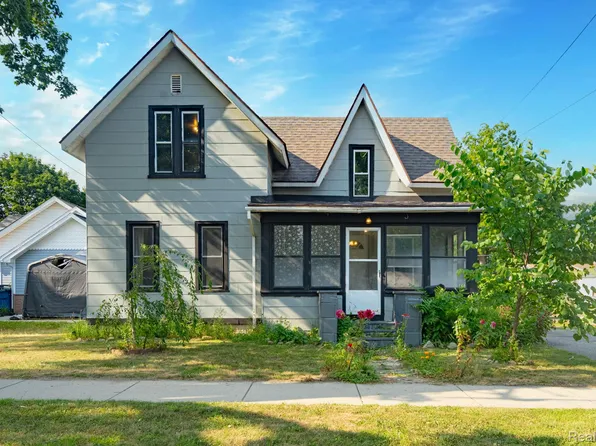 204 Oakland St, Holly, MI 48442