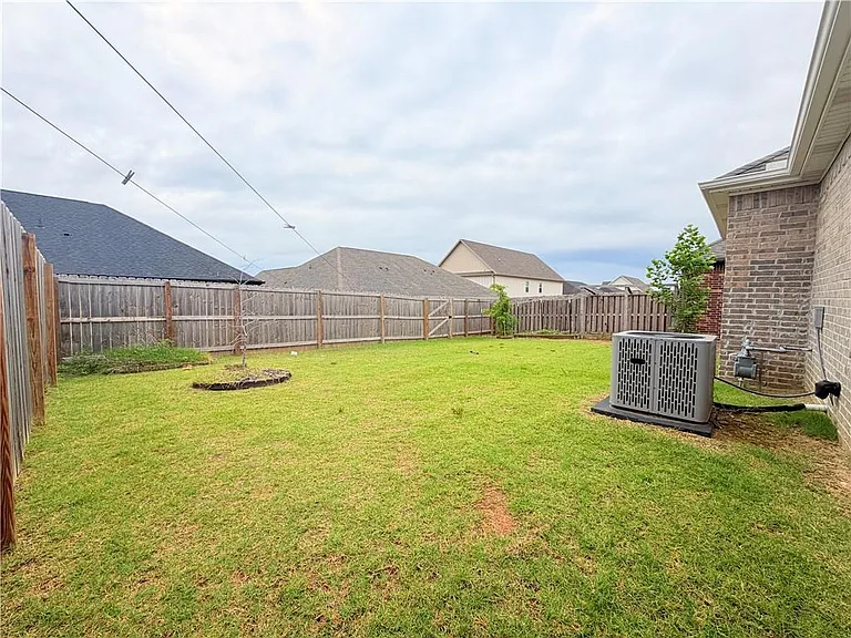 2303 Paddington St — Photo 22