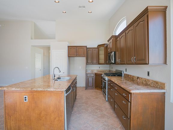 2nd image of 3314 N Lakeshore Ct