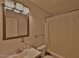 93 Bender Rd, Gouldsboro, PA 18424